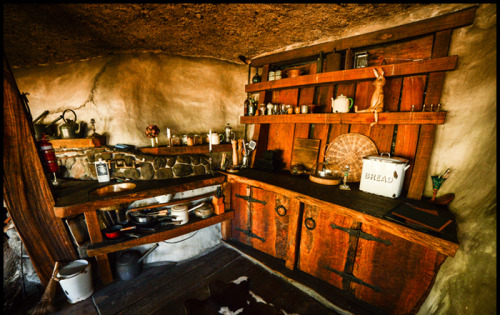 Magical Hobbit - Like Eco Cave Househttp://sokszinuvidek.24.hu/kertunk-portank/2015/11/02/elbuvolo-h