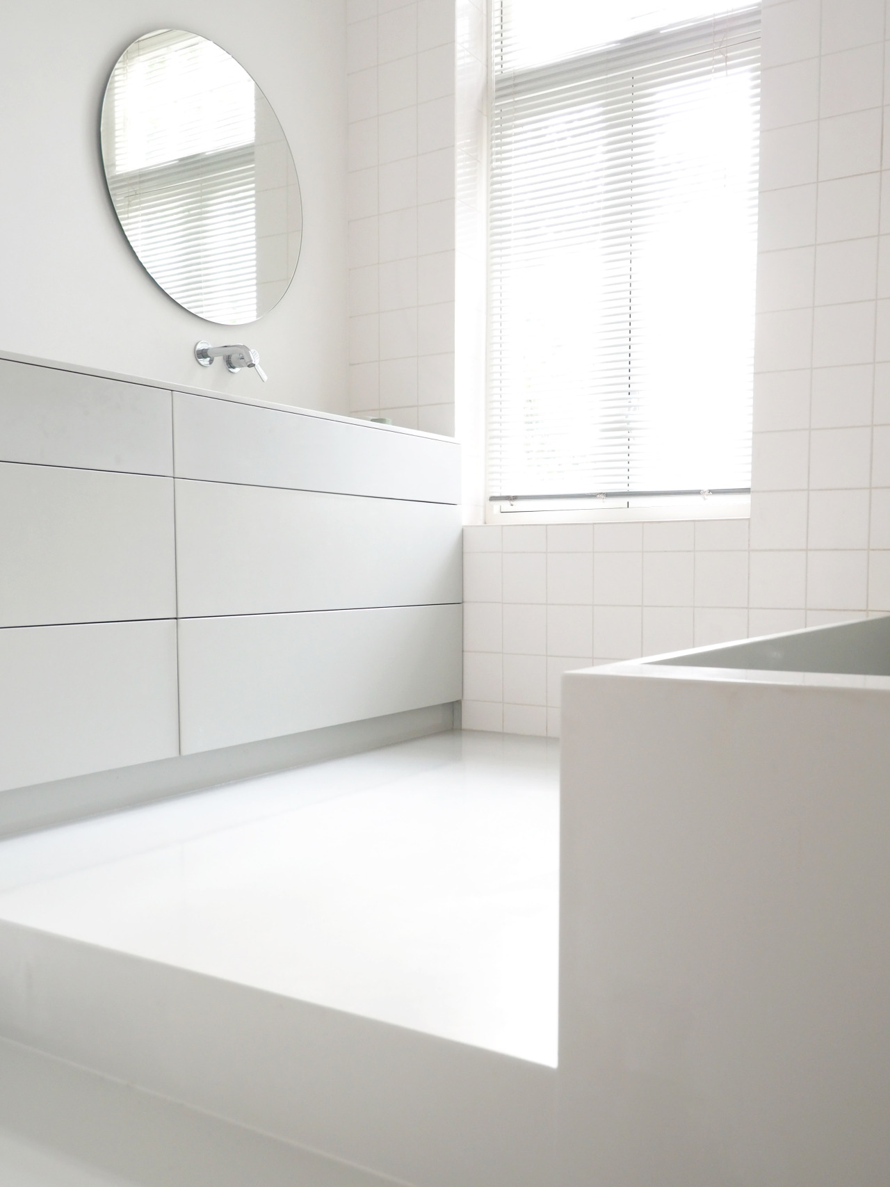 Clean grey bathroom design
This minimalist bathroom is characterized by its lightness and simplicity.
The bathroom is made up of a grid of lines that together determine the beginning and end of the functionality. The classic white tiles create a...