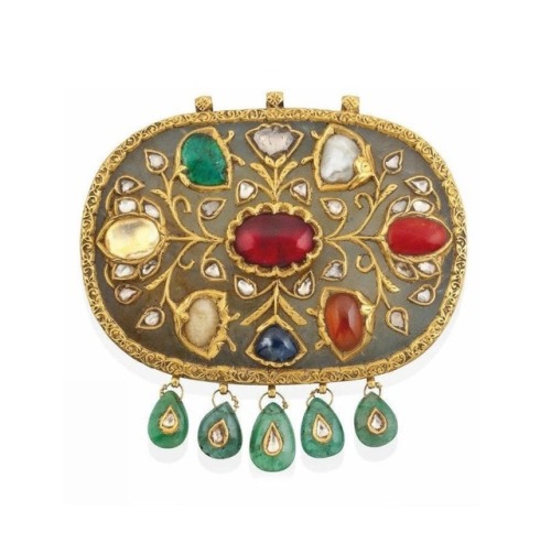 Navaratna pendant 