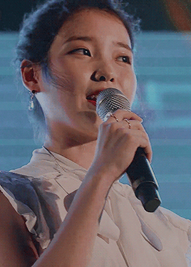 leejieun:she has stars in her eyes (©)