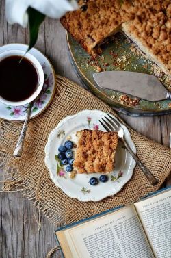 comtesse-du-chocolat:  Tea, cake &amp; a good novel… (via pinterest)  that&rsquo;s right. late night food porn.take it.