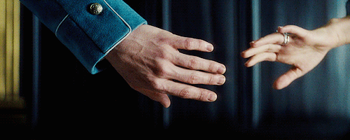 ispeakalchemy:  His hand is *always* there — sometimes, I may be foolish and flit