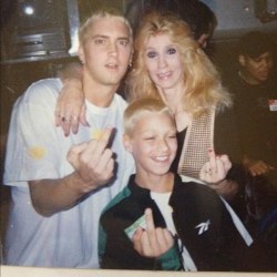 inature:  the-kush-dealer:  Nathan, Eminem, and their mother Debbie.  Fucking Rare 