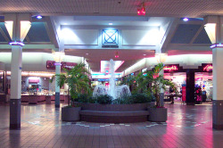 sleazeburger:  Dead mall in Tennessee