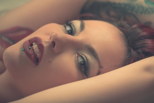 And your eyes, your eyes, your eyes.. #model #mixed #italian #eritrean #beautiful #piercing #sensual