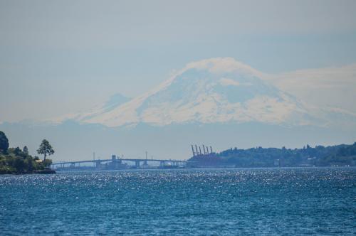 earthporn-org:Puget Sound, Washington (with Mt. Rainier and Seattle Port in the background)4813x3600