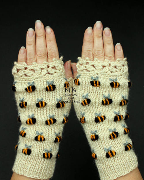 zaiguu-etsy:Fingerless Gloves //nbGlovesAndMittens