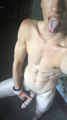 motdrobert2:  I love a straight boy snap