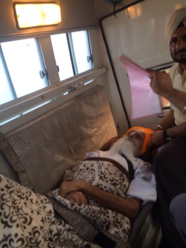 arronsingh:  An 82 year old man, #BapuSuratSingh, has been on a peaceful hunger