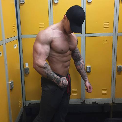 lumbrjax:  Instagram user @goldenera_dan http://ift.tt/1QljiLo 