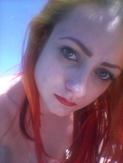 ophelianarcissa:  More in the sun selfies,