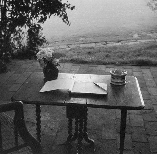 caffeinevoid: Virginia Woolf’s writing table Photographer: Gisèle Freund (French, 1912&