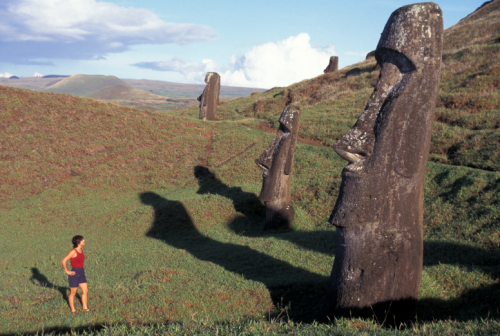 meditategravitate:belovedlotus:karamazove: Moai, Easter Island. Carved by the Rapa Nui people, the m