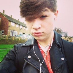 College new term #gay #slut #gayboy #leatherjacket #selfie #chewinggum #college