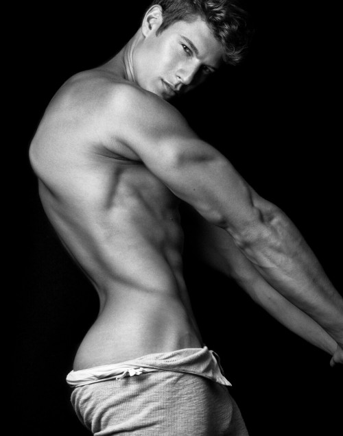 naughtyjorj:  Eian Scully by Brian Jamie