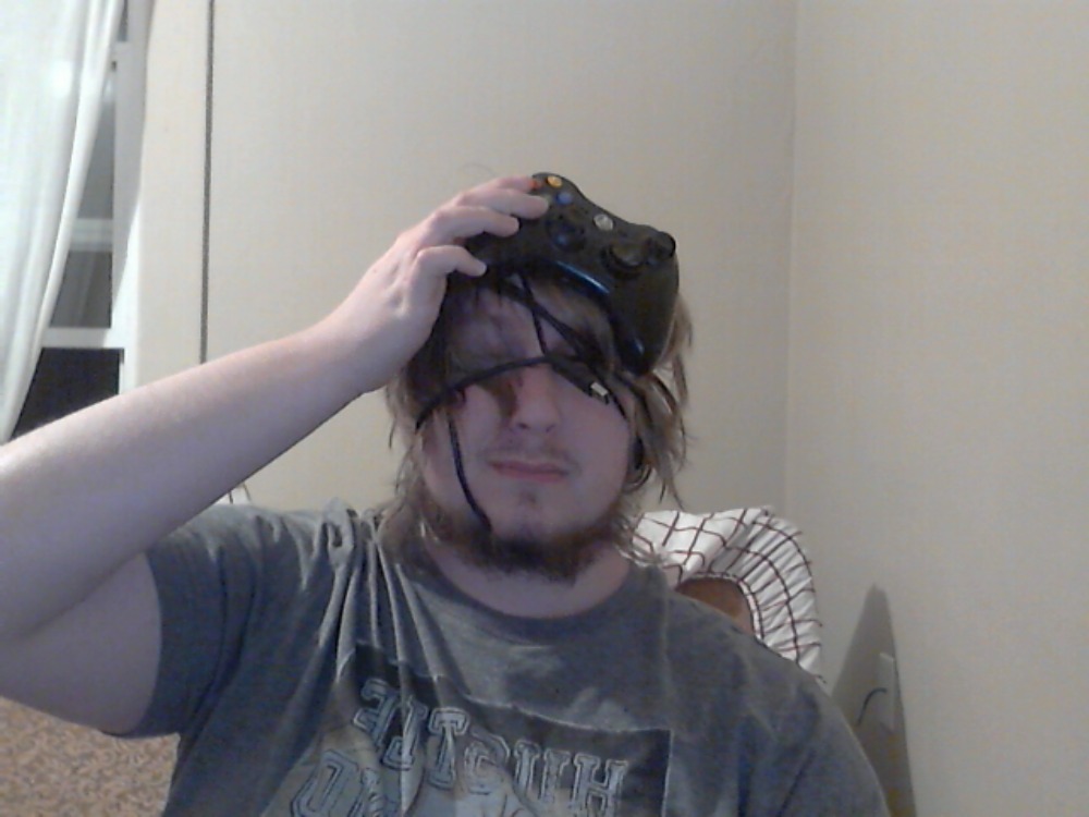 lilfaux:  zannibear:  yes im a girl yes i play video games  Another fake gamer girl.