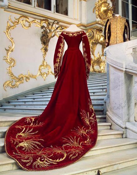 Russian court dresses, late 19–early 20th centuries1. Court dress worn by Maria Feodorova, 188