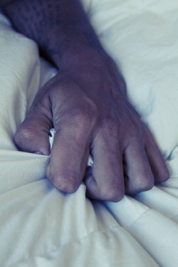 leatherjock:  Because I have a thing for men who can make me grab the sheets in pleasure http://leatherjock.tumblr.com/