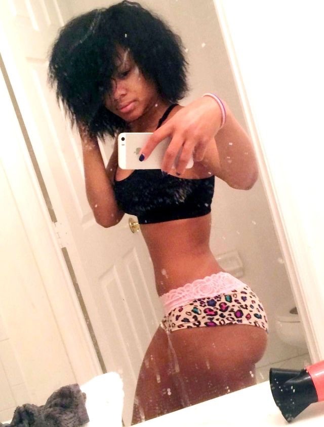 africangoo:  bestblackgirlsxxx:  Sexy girls at play  My kind of beauty