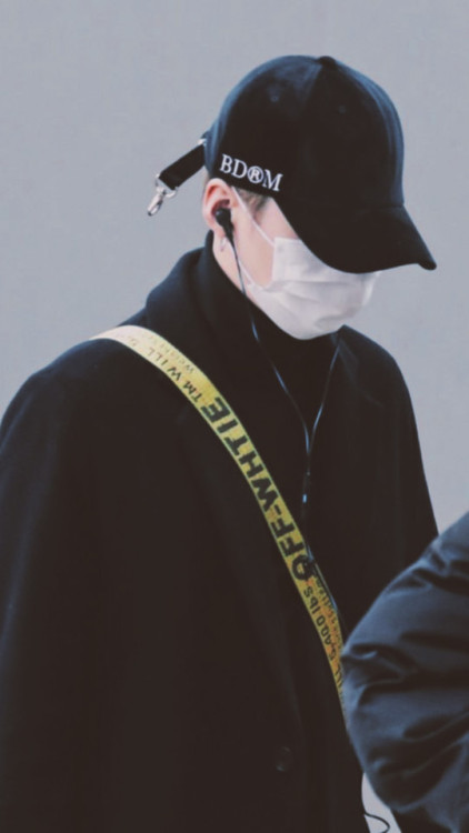 Jhope Airport fashion 2019 190209 - BTS-Jung Ho Seok