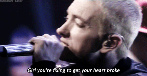 shadyteam:   Eminem performing berzerk at the jonathan ross show  