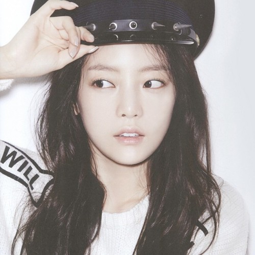 sweethara: 20141002 Instagram 1, 2, 3, 4 She also changed her display picture. 