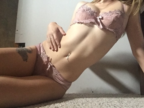 ialienslut:   ialienslut:  how fuckin hot am I tho??💅🏼  ♡ Extra Lunch Money ♡ Spoil Me ♡ More Here ♡  