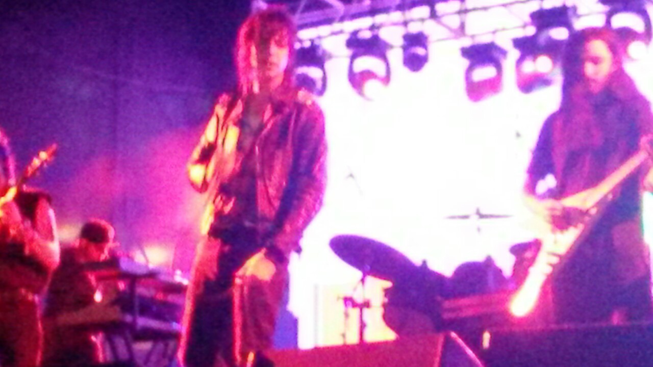 So today I saw julian and the voidz play a sick show at the colors festival in lima-peru