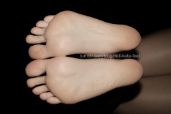 Deli-Kate-Feet:  Who Wants To Lick My Soles? ;)