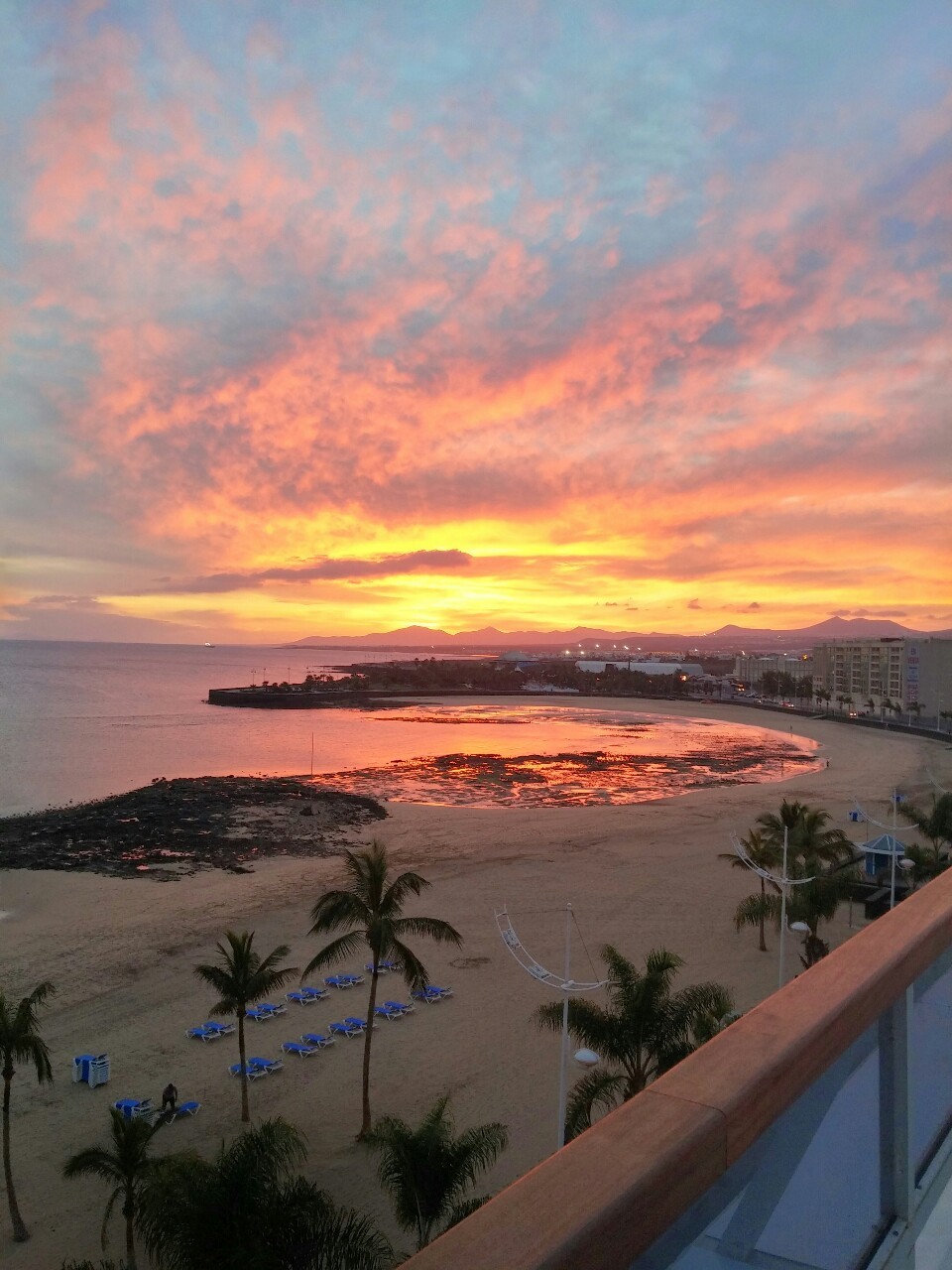 A quick workout at the hotel&rsquo;s gym, with an amazing view&hellip;