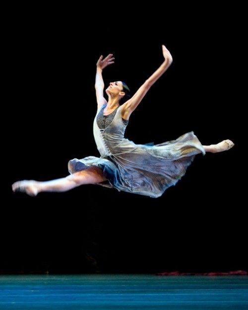 Ariana Lallone in Nacho Duato’s Rassemblement. Pacific Northwest Ballet. Photo © Angela Sterling, 20