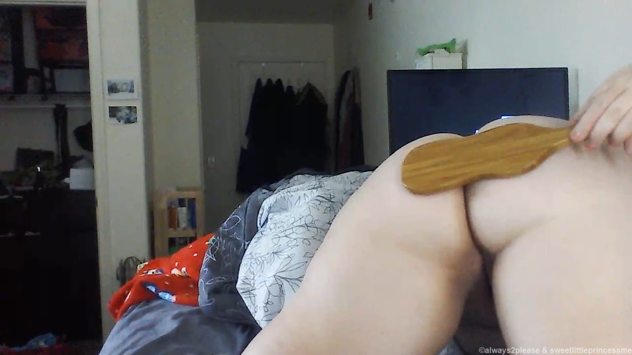 sweetlittleprincessme:  always2please:  selfie spanking on skype for daddy,three