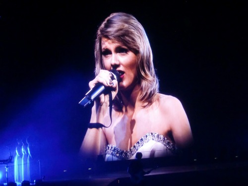 holygrcunds:1989 Tour Cologne - June 20th