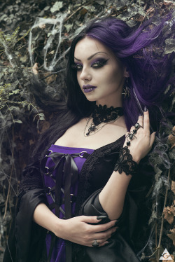 Gothicandamazing:    Model, Mua: Darya Goncharovaphotographer: Antonia Glaskova |