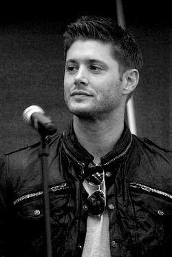 daringdean:  5/50 favourite photos of jensen ackles ♣ 