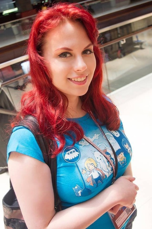 silentorgasm:  You have a truly, truly spectacular smile.  What gorgeous eyes, great brows, superb smile, everything.  Radiant! 