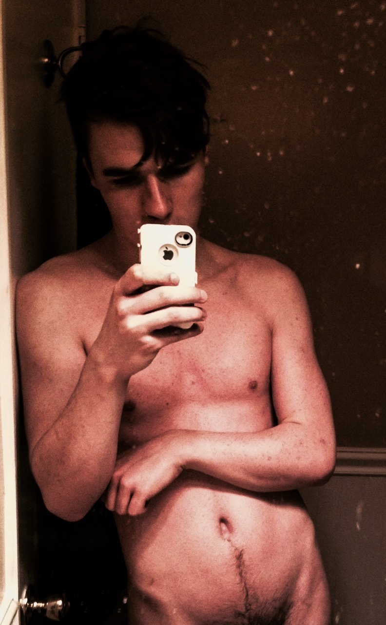 samwisethepooh:  Been a while since I’ve posted a topless photo…and I’m not