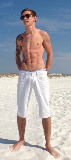 jadefristarz:  I HAD TO MAKE A DEDICATION FOR MR. FLAGPOLE BCUZ HE IS TRUELY BLESSED!!!!!!!!!!!!!!! check out his blog: http://flagpole331.tumblr.com http://jadefristarz.tumblr.com 