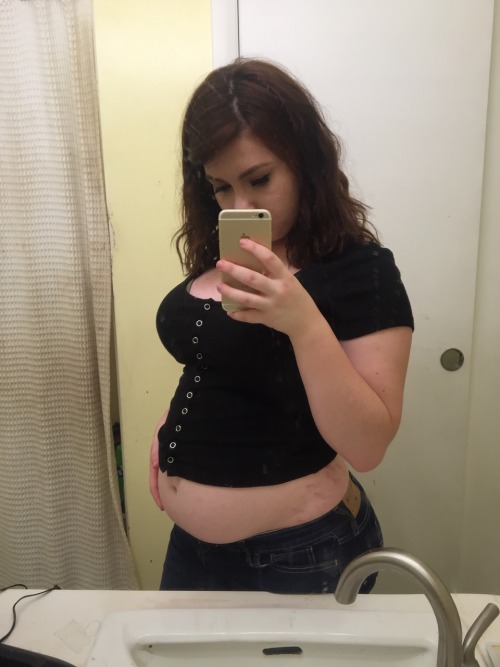 Porn Pics tianastummy:  crop tops and jeans are a look