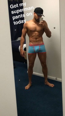 hotcelebs2000:  LOUIS SMITH 