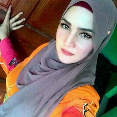 iqah36:Siti Mahana 40 Janda JB…….nak gambar dia lagi Reblog banyak2