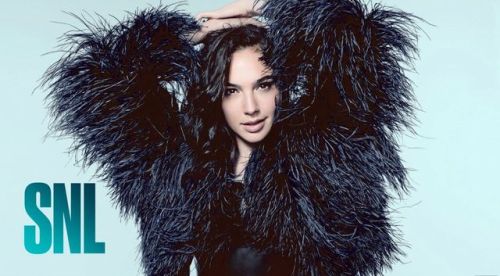 Gal Gadot would look amazing sitting on my cock wearing this. Would love to cum all over her!