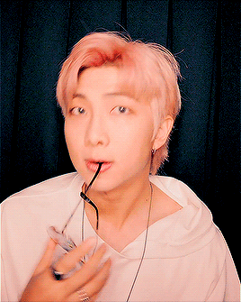 Bighit CLOSE THE PHOTOBOOTHS!!!