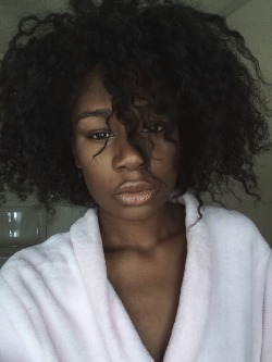 fuckyeahdarkgirls:  IG: Kameliaaa