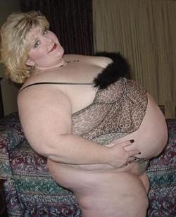 bigbellyssbbwfatty:  Wanna fuck a horny bbw women? CLICK HERE! 