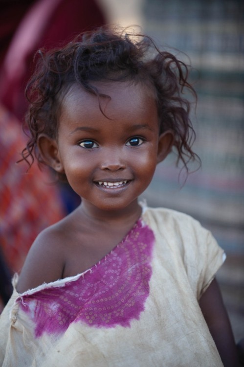 actionables:  Her name is Safa Idriss Nour and she played supermodel Waris Dirie