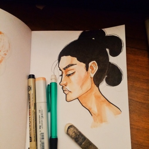 Made a new blog for my drawings and art ventures! It’s right here at https://etodraws.tumblr.com/