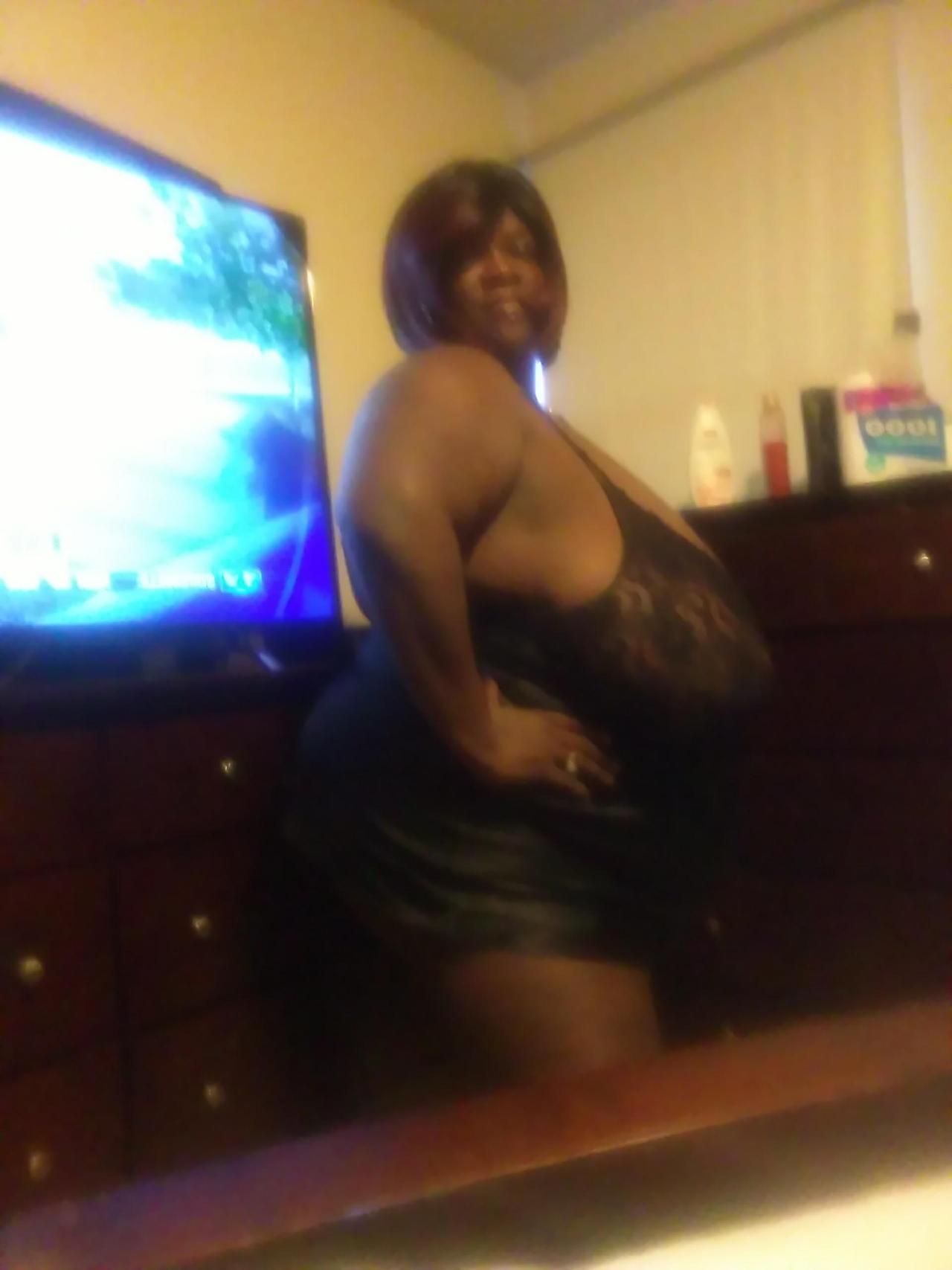 keena36:  Feeling sexy need more followers 