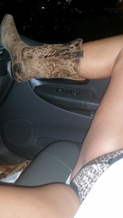nymphocouplesfun:  http://Lnacouple.tumblr.com   Thanks for such a sexy submission , looks tasty