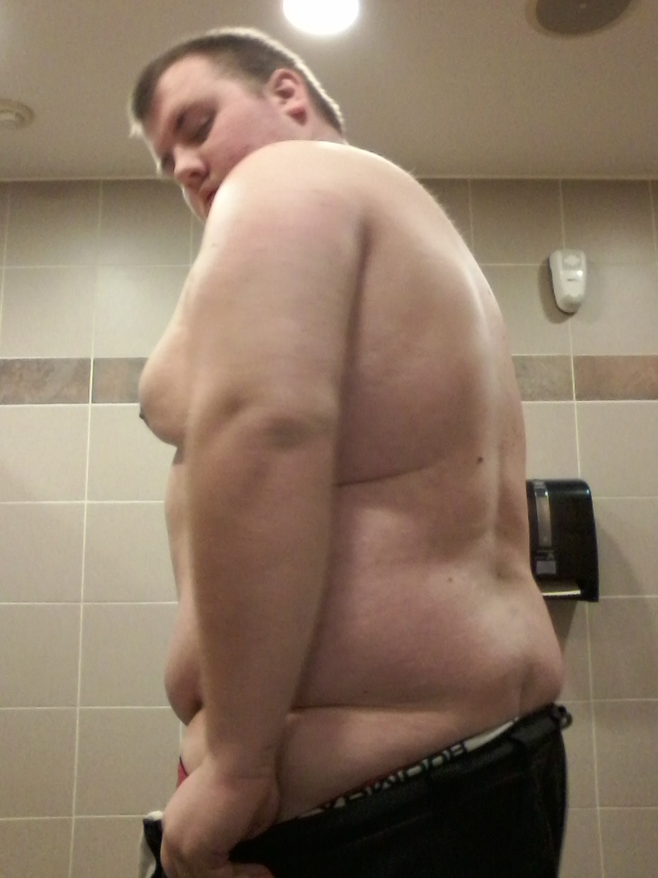 bearlust:  jcub91:  Tummy tuesday!!!   I likes ‘em chunky